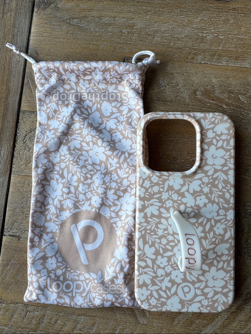 iPhone 15 Pro Loopy case - Beige Blossoms